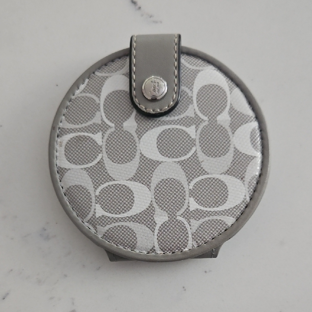Chic Gray and White Coin Pouch